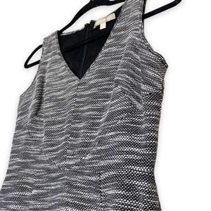 SOLD | Banana Republic | Seath Sleeveless V-Neck Dress | 0